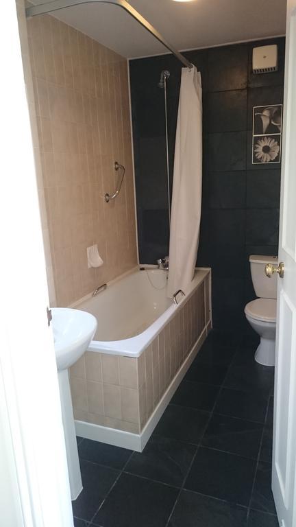 Bed and Breakfast 17 Wilmington Square Истбурн Номер фото