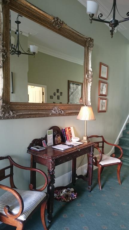 Bed and Breakfast 17 Wilmington Square Истбурн Экстерьер фото