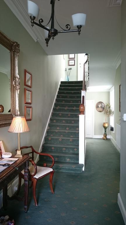 Bed and Breakfast 17 Wilmington Square Истбурн Экстерьер фото