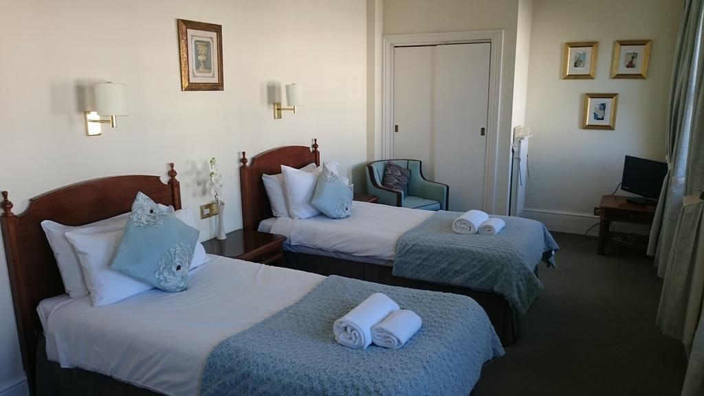 Bed and Breakfast 17 Wilmington Square Истбурн Номер фото