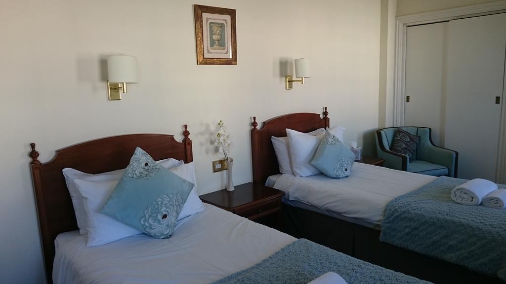 Bed and Breakfast 17 Wilmington Square Истбурн Экстерьер фото