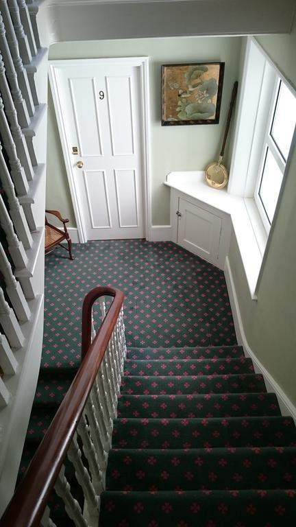 Bed and Breakfast 17 Wilmington Square Истбурн Экстерьер фото