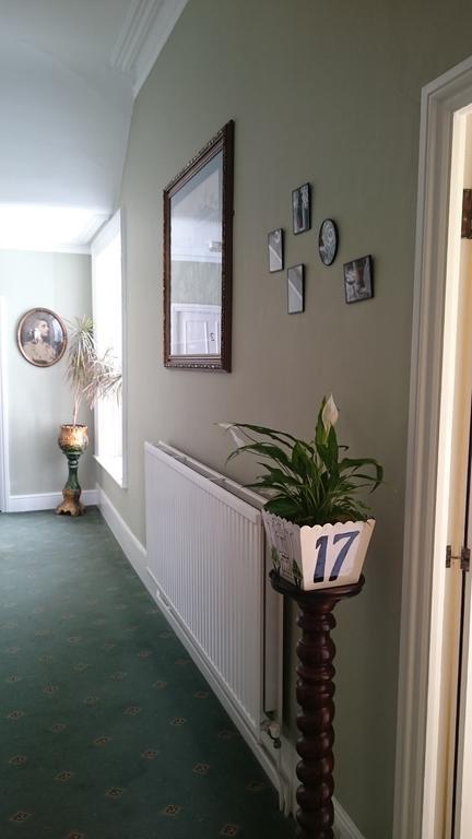 Bed and Breakfast 17 Wilmington Square Истбурн Экстерьер фото