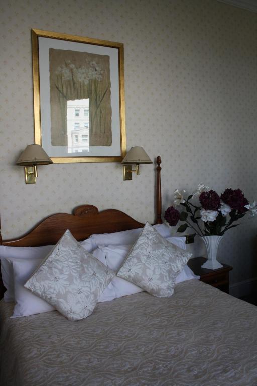 Bed and Breakfast 17 Wilmington Square Истбурн Номер фото