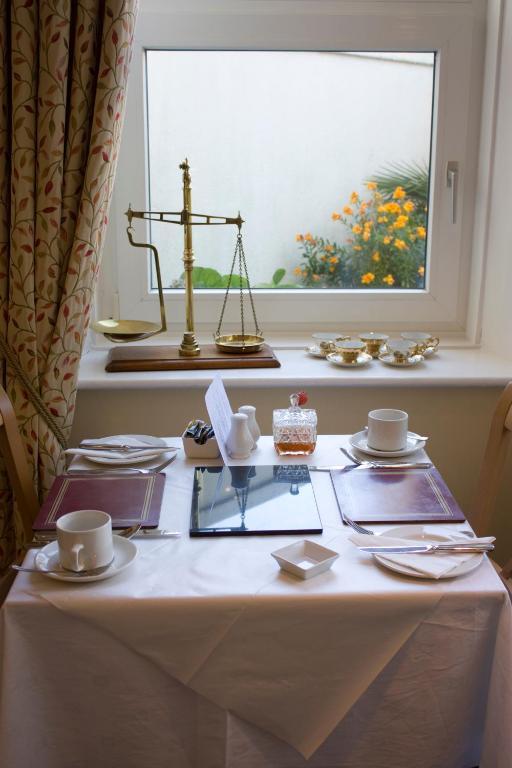 Bed and Breakfast 17 Wilmington Square Истбурн Экстерьер фото