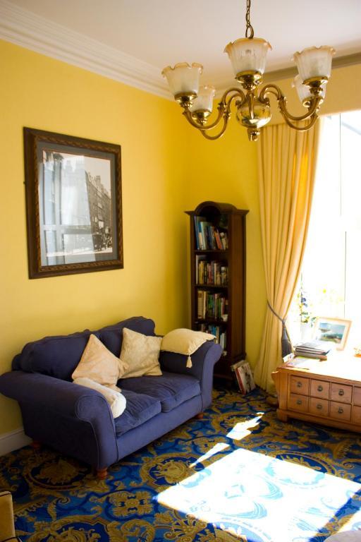 Bed and Breakfast 17 Wilmington Square Истбурн Экстерьер фото